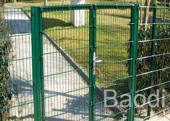 Garden Green Plastic Wire Mesh Fence Bended Panel With Gate 4 - 11 Gauge