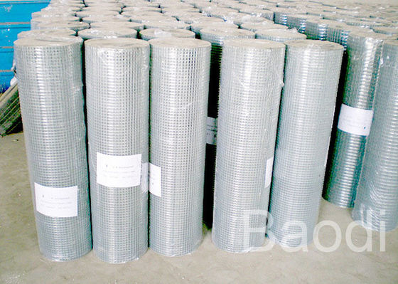 16 Gauge Welded Wire Mesh Fencing Panels Low Carbon Iron With Smooth Surface