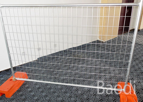 No Digging Required Temporary Mesh Fence With Plastic Feet / 360° Welded Tubes