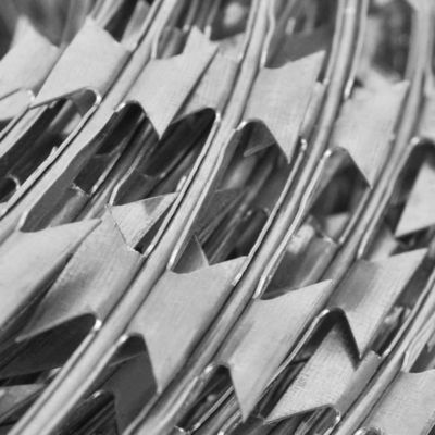 Fence Anti Climb Barbed Razor Wire 2.5mm High Corrosion Resistance