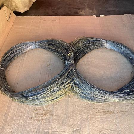 0.4-0.9mm Anti Tank Barrier Wire Mesh Tank Tracks Wound Steel Wire Fencing 2