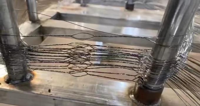 0.4-0.9mm Anti Tank Barrier Wire Mesh Tank Tracks Wound Steel Wire Fencing 6