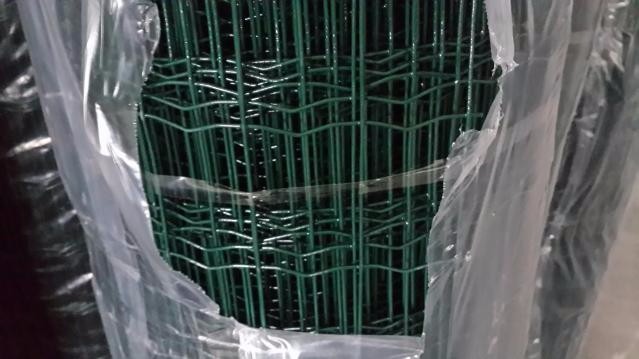 10m-100m Decorative Welded Wire Fence Galvanized Welded Wire Garden Fence OEM 2